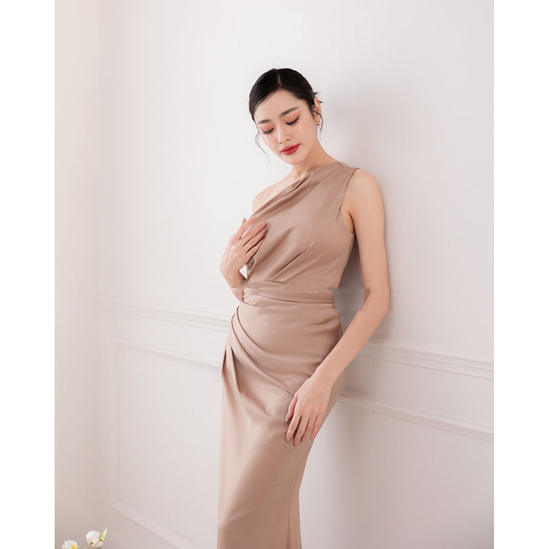 kudapy เดรสยาวสีแดง/สีน้ำตาลอิฐ/สีโอวัลติน ดีเทลจับจีบเน้นความเรียบหรู ชุดออกงาน