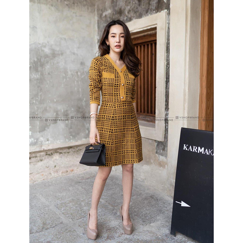 kudapy เดรสสั้นสีเหลือง/เขียว กระโปรงทรงเอ ใส่แล้วดูผอมเพรียว แต่งกระดุมโรมันหน้า
