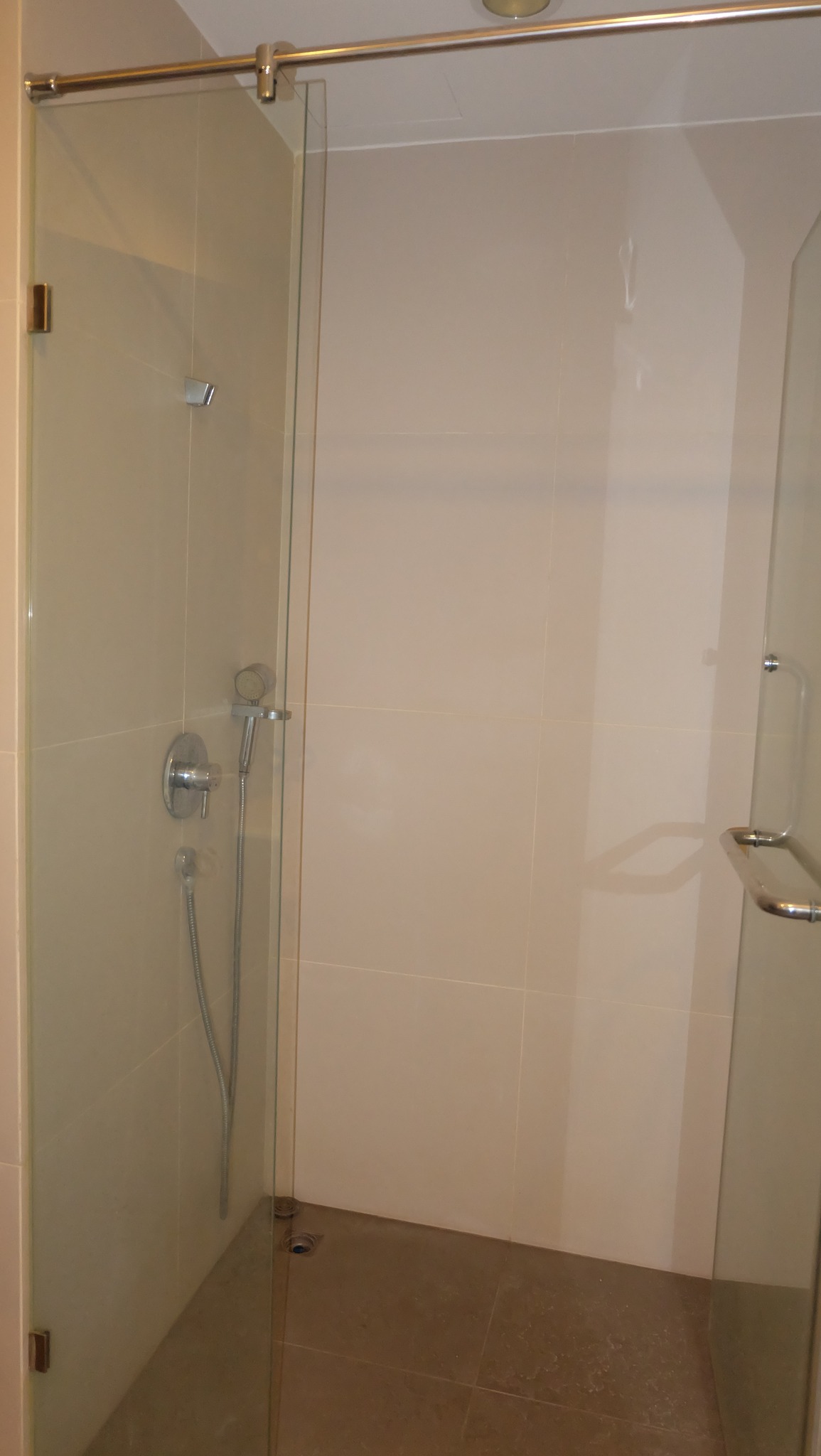 ให้เช่าห้องน่าอยู่แบบ2ห้องนอนตกแต่งครบใกล้ BTSอารีย์สอบถามแอด Line ID : Smile-easy ที่ The Tempo Phaholyothin