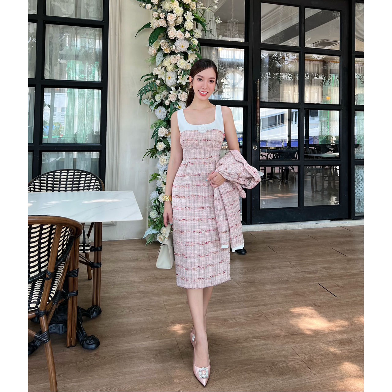 kudapy ชุดเดรสผ้าพรีเมี่ยมทวิตทอลายพิเศษมาพร้อมเสื้อคลุมและดอกไม้ สวยใส่สบาย