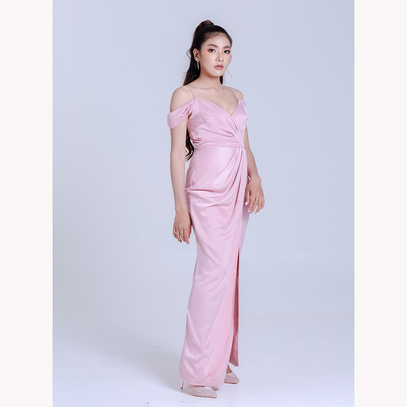 kudapy เดรสยาวสีน้ำตาลทอง/สีชมพู/สีแดง ออกงาน สายเดี่ยวคล้องไหล่ กระโปรงยาวผ่าหน้า แนวเรียบหรู