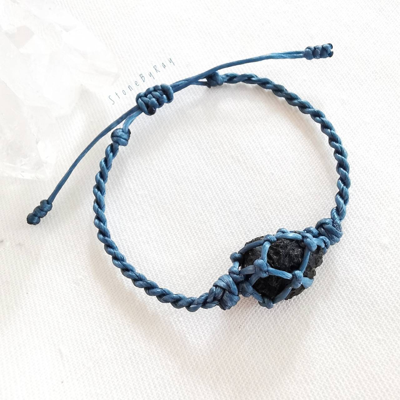 สร้อยข้อมือเชือกถักหินสะเก็ดดาว