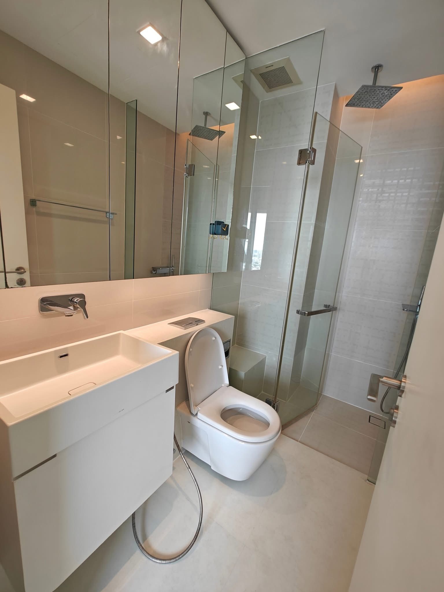 ให้เช่าคอนโด The Saint Residences (เดอะ เซนต์ เรสซิเดนซ์) High Rise โซนพื้นที่ BTS ห้าแยกลาดพร้าว ห้องแบบ 1ห้องนอน 1ห้องน้ำ โซนครัวปิด ขนาดห้อง 31 ตรม. ชั้น 32 ตึก C