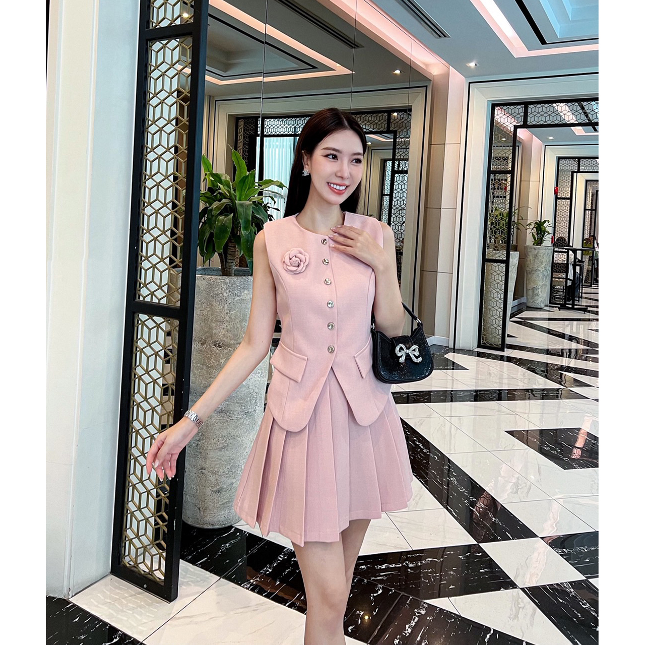 kudapy ชุดเซ็ทสีดำ/สีเทา/สีขียว/สีชมพู เสื้อแขนกุด+กระโปรง set เสื้อแขนกุด แต่งกระดุมจริงด้านหน้า