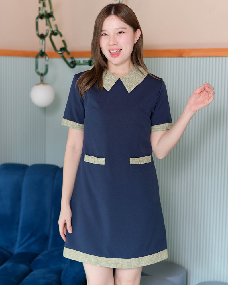 kudapy เดรสแขนสั้นคอปก แต่งผ้าทวีดเล่นสีทูโทนที่ปก ขอบแขนและชายกระโปรง ด้านหลังจับเกล็ดเข้ารูป ทรงสวยใส่สบาย