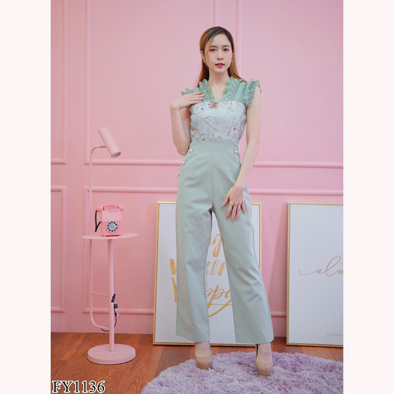 kudapy จั๊มสูทขายาวสีชมพู/สีเขียว แขนกุดระบาย ลายกลีบดอกไม้หน้าอกสวยใสดูดีมากๆ