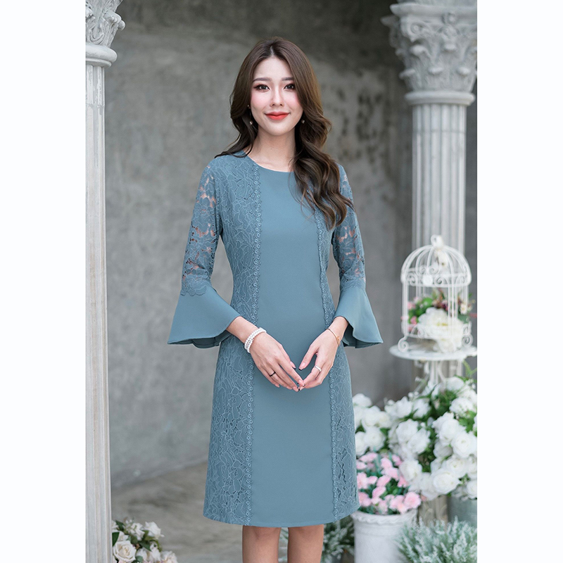 kudapy เดรสสั้นสีน้ำตาล/สีชมพู/สีดำ/สีเทาอมฟ้า/สีแดงเลือดหมู ดีเทลชุดนี้สวยเรียบหรูมากๆค่ะ แต่งลูกไม้ด้านข้างตัวเดรสและแต่งคาดด้วยลูกไม้เส้นลายดอกไม้จนถึงปลายกระโปรง