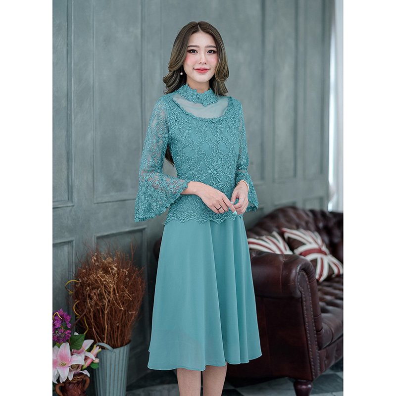 kudapy เดรสสั้นสีชมพูกะปิ/สีเขียว/สีดำ ลูกไม้เงาดีไซน์สวยหรูค่ะ ชุดนี้ด้านบนเป็นผ้าลูกไม้แต่งคอช่วงอกจะเป็นซีทรูเบาๆทรงคอปาด