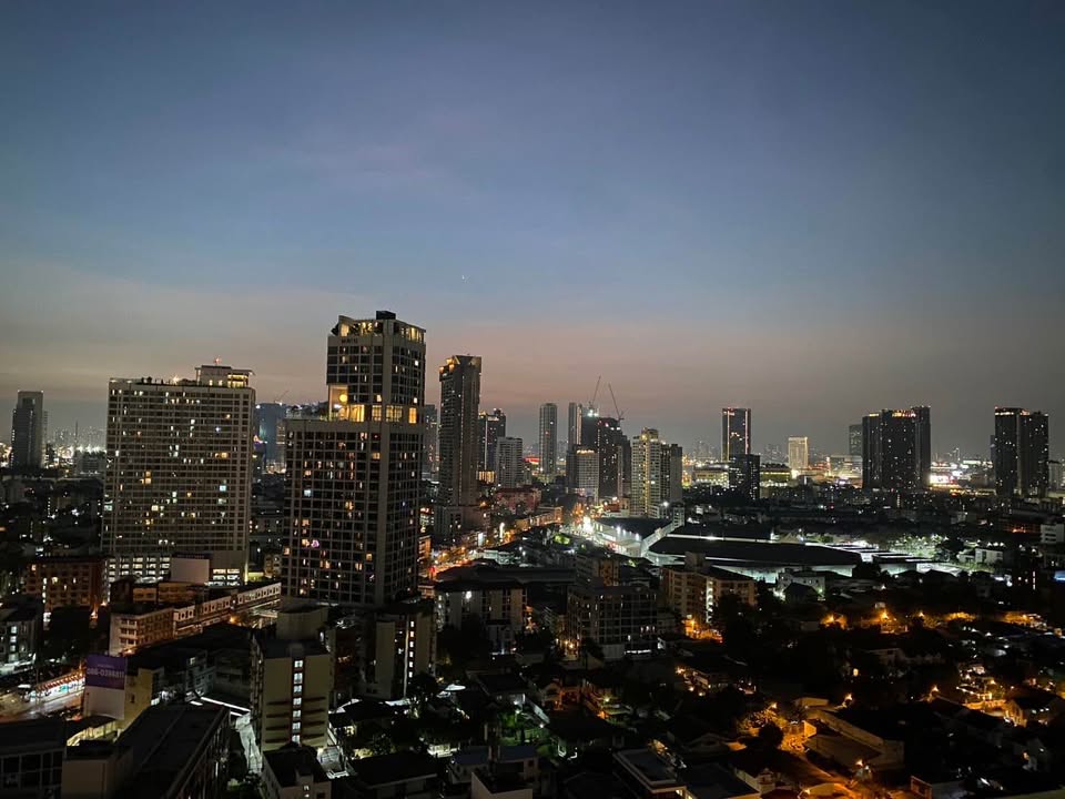 ให้เช่าคอนโด Nue Noble Ratchada-Lat Phrao (นิว โนเบิล รัชดา - ลาดพร้าว) High Rise โซนพื้นที่ MRT ลาดพร้าว 📍 ห้องแบบ 1ห้องนอน / 1ห้องน้ำ · ขนาดห้อง 26 ตรม. ชั้น 24