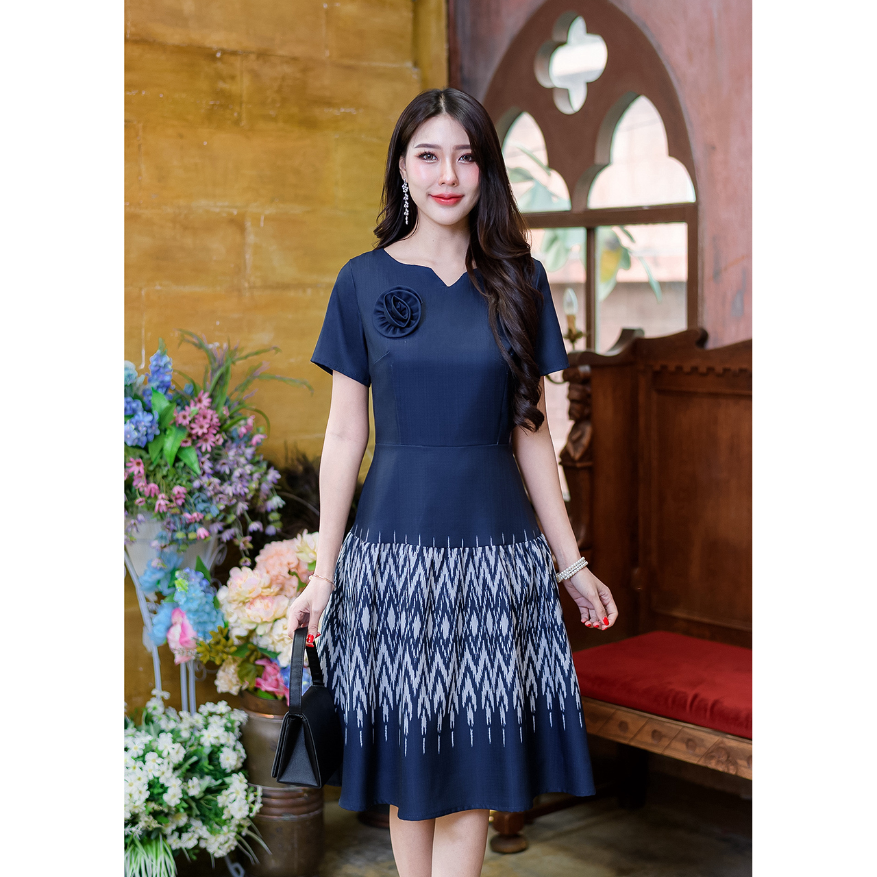 kudapy เดรสสั้นสีเปลือกมังคุด/สีกรม ผ้าพิมพ์ลายไทย เนื้อผ้าโพพลีผสมเนื้อเบาผ้าไม่หยาบใส่สบาย