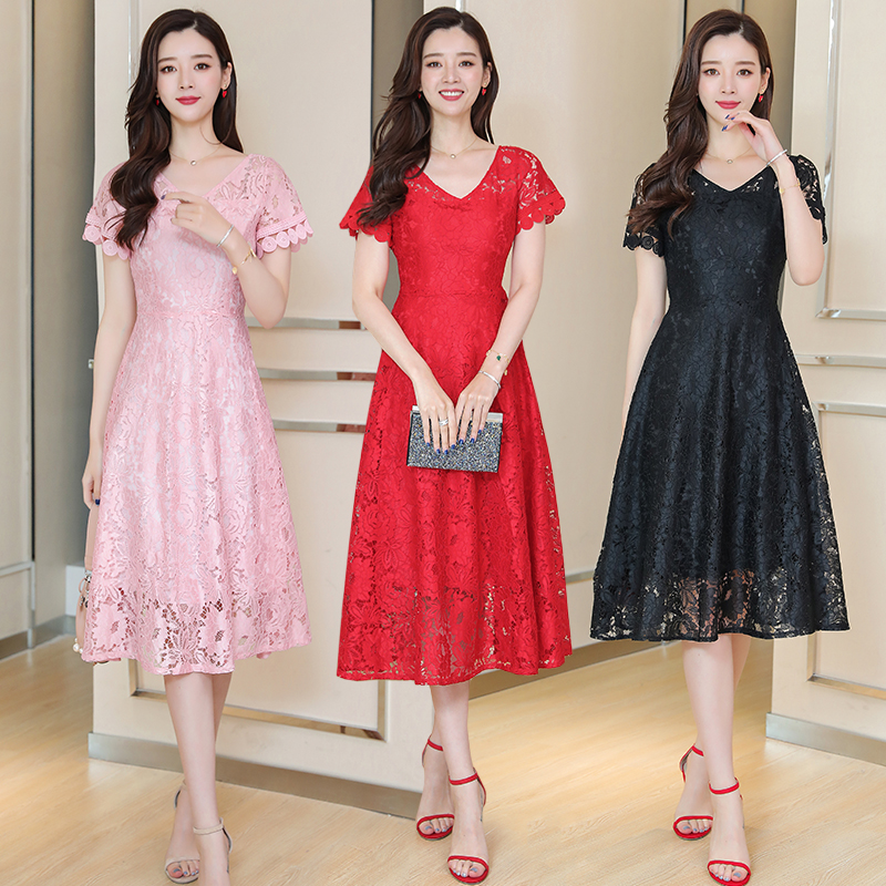 ชุดเดรสยาวคลุมเข่าสีแดง ,สีชมพู ผ้าลูกไม้เนื้อดี แขนสั้น คอวี ทรงระบายใส่ไปงานสวยมากค่ะ