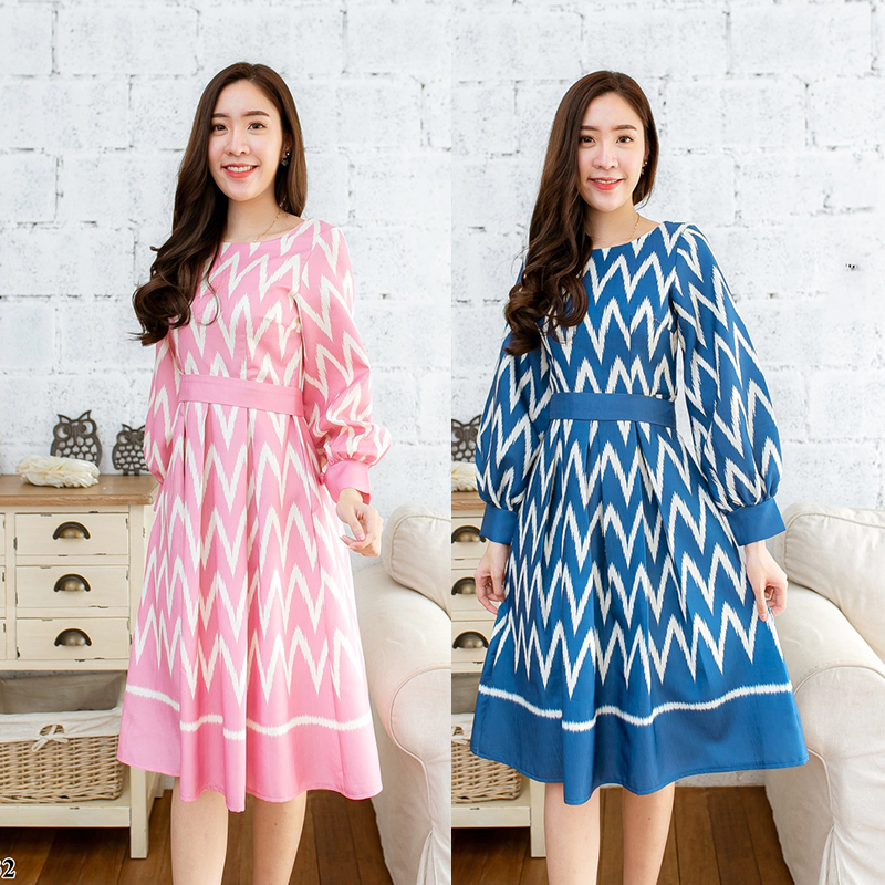 kudapy เดรสสั้นผ้าไทยคอกลมแขนยาวสีชมพู/สีกรม แต่งโบว์รัดเอว ทรงบานสวยมากค่ะ