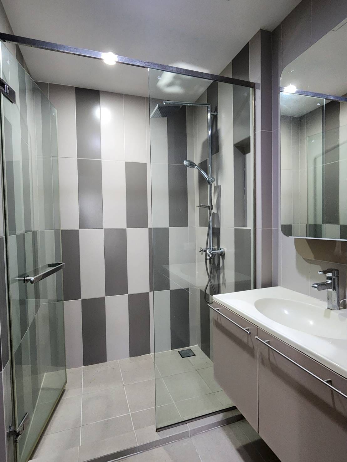 สนใจชมห้องติดต่อได้เลย Line ID: Smile-easy ปล่อยเช่าคอนโด TEAL Sathorn - Taksin (ทีล สาทร - ตากสิน) - 1ห้องนอน 1ห้องน้ำ 1ห้องนั่งเล่น - ใกล้ BTS วงเวียนใหญ่ - ขนาดห้อง 35 ตรม. ชั้น 10