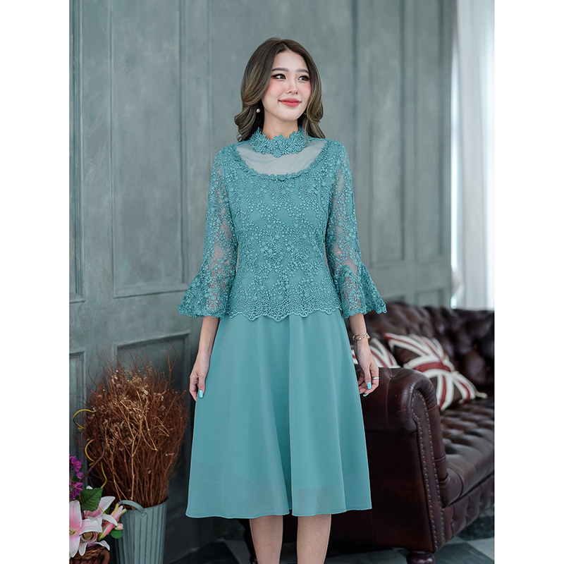 kudapy เดรสสั้นสีชมพูกะปิ/สีเขียว/สีดำ ลูกไม้เงาดีไซน์สวยหรูค่ะ ชุดนี้ด้านบนเป็นผ้าลูกไม้แต่งคอช่วงอกจะเป็นซีทรูเบาๆทรงคอปาด