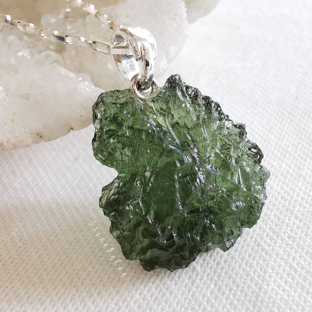 สร้อยคอเงินจี้สะเก็ดดาวโมดาไวท์(Moldavite)