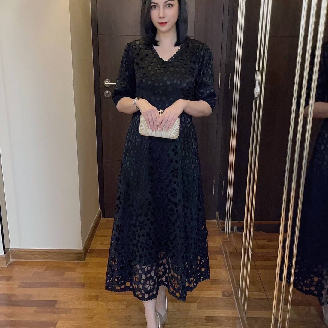 kudapy เดรสยาวออกงานผ้าลุกไม้สีขาว สีดำ เดรสคอวี ลูกไม้ฉลุ มีซับในอย่างดี