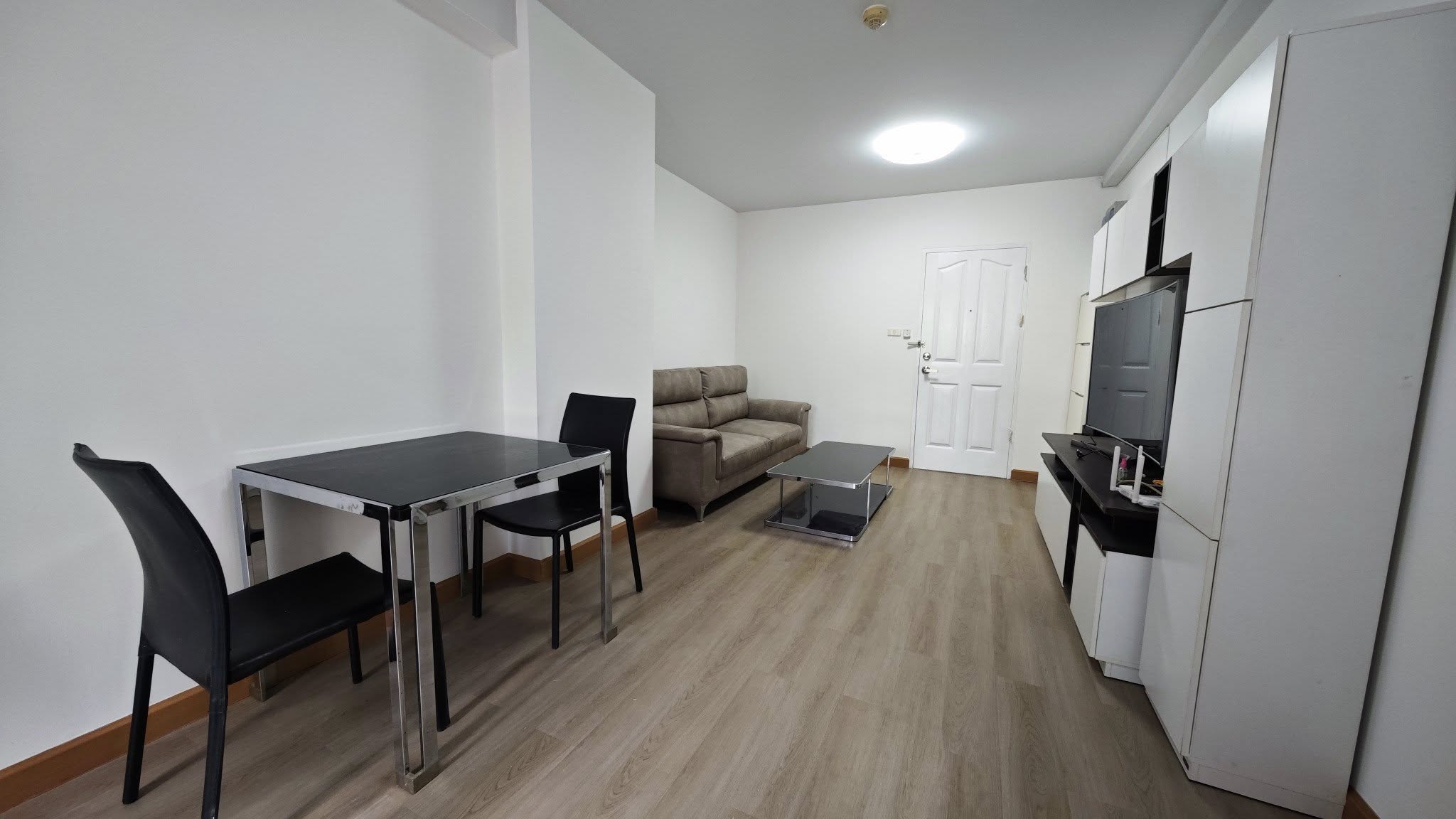 คอนโด Supalai City Resort Ratchada-Huaykwang (ศุภาลัย ซิตี้ รีสอร์ท รัชดา-ห้วยขวาง) Low Rise โซนพื้นที่ MRTห้วยขวาง ให้เช่าห้องแบบ 1ห้องนอน 1ห้องน้ำ 1ครัวปิด ขนาดห้อง 46 ตรม. ชั้น 2 ตึก4