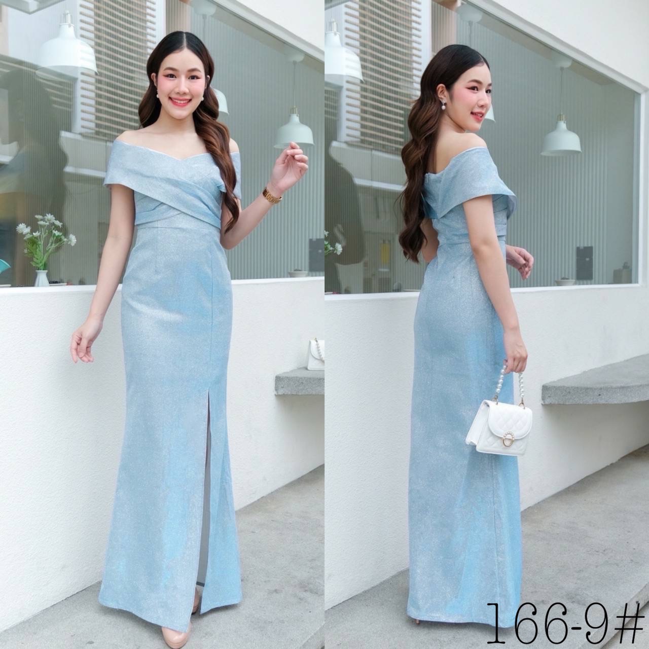 kudapy เดรสยาวสีชมพู,ฟ้า,เทา,ทอง,เขียวมิ้น ทรงไขว้อกแถบใหญ่ ตีเกร็ดโอบบ่า กระโปรงหางปลา ผ่าหน้า ทำให้ขายาวเพรียว ซิปหลัง