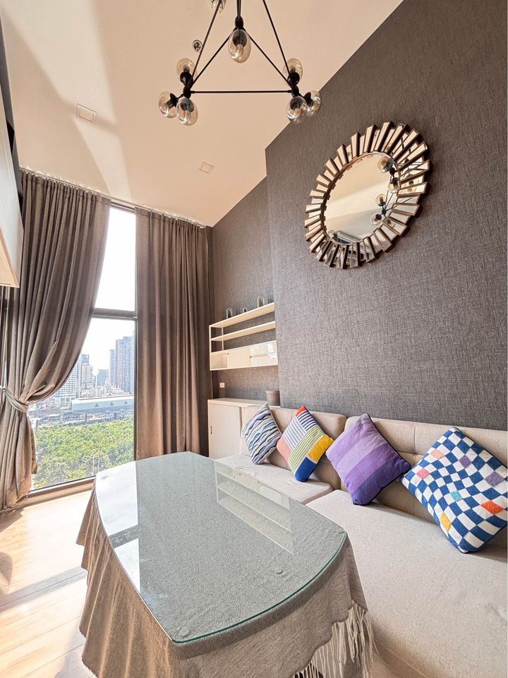 ปล่อยเช่าคอนโด Chewathai Residence Asoke (ชีวาทัย เรสซิเดนซ์ อโศก) - โซนพื้นที่ MRT พระราม 9 - ห้องมุม Duplex 2 ชั้น 1ห้องนอน 1ห้องน้ำ 1ห้องนั่งเล่น - ขนาดห้อง 34.5 ตรม.ไม่รวมชั้นบน ชั้น 12A