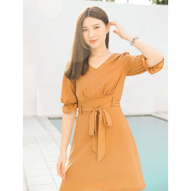 kudapy เดรสสั้นรูดอก ตัดต่อเอวด้านหน้า มีสายโบว์ให้ลูกค้าเลือกมัดหรือเอาออกก็ได้ (สี ชมพุ,น้ำตาล)