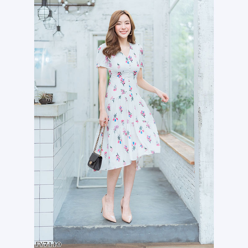 kudapy เดรสยาวสีชมพู,ขาว แต่งกระดุมลายดอกสวยดูดี