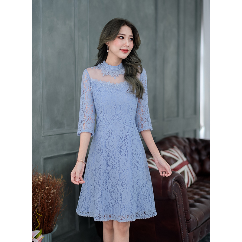 kudapy เดรสสั้นสีชมพู/สีฟ้า ลูกไม้เนื้อนิ่ม รุ่นนี้เป็นแขนศอก กระโปรงบานเล็กน้อย ช่วงอกแต่งผ้าซีทรู เก๋ที่ช่วงคอ