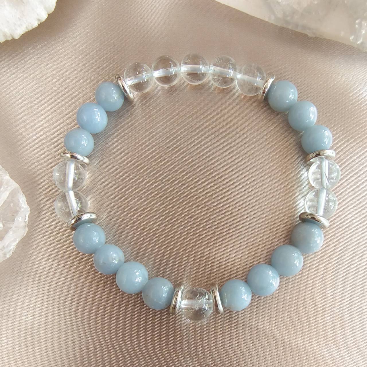 สร้อยข้อมือหินแองเจิลไลท์กับคริสตัลควอตซ์ Angelite