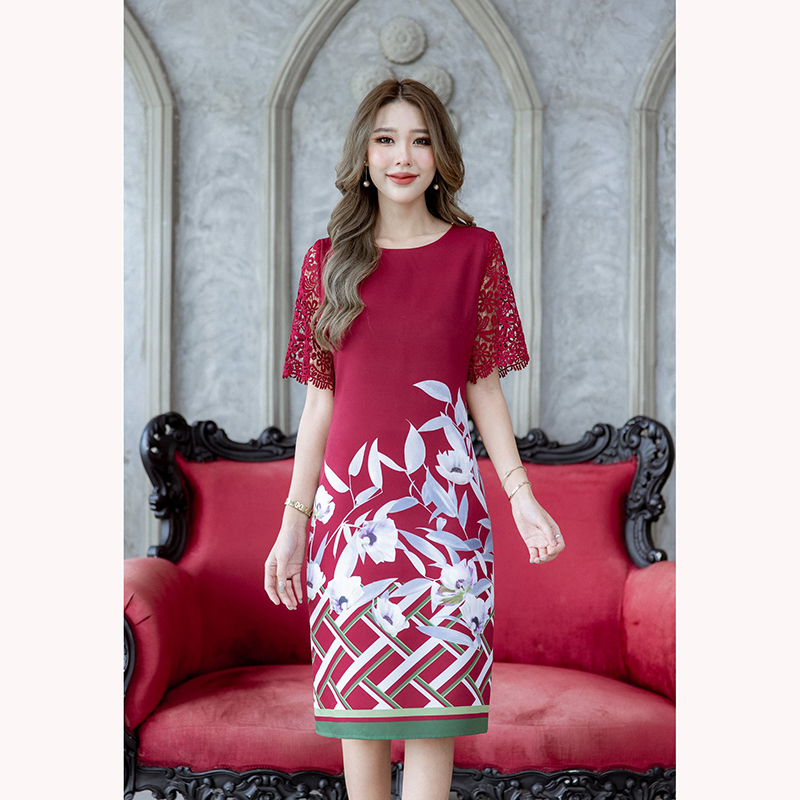 kudapy เดรสสั้นสีชมพูอ่อน/สีน้ำตาล/แดงเลือดหมู ผ้าพิมพ์ ดีเทลช่วงแขนเป็นงานผ้าลูกไม้ทอลายเนื้อดี