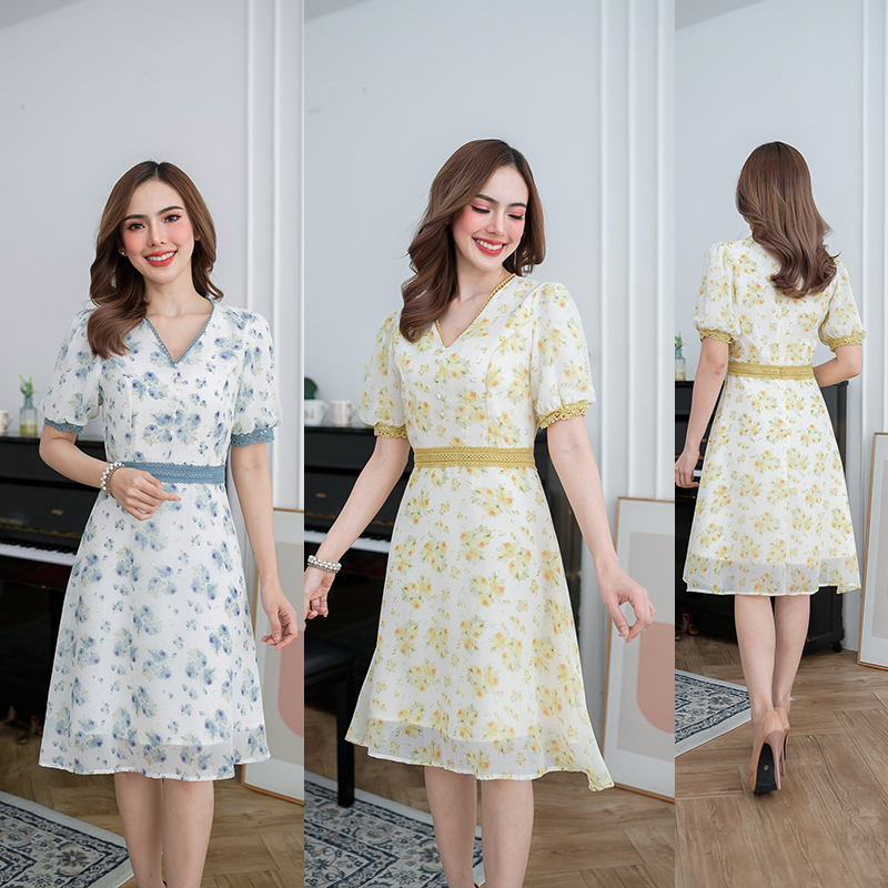 kudapy เดรสสั้นสีฟ้า/สีเหลือง ผ้าชีฟองลายดอก แพทเทิร์นน่ารัก แขนพองสวยกำลังดี แต่งลูกไม้แน่นๆ 3 แบบรอบคอ รอบแขน และคาดเอว