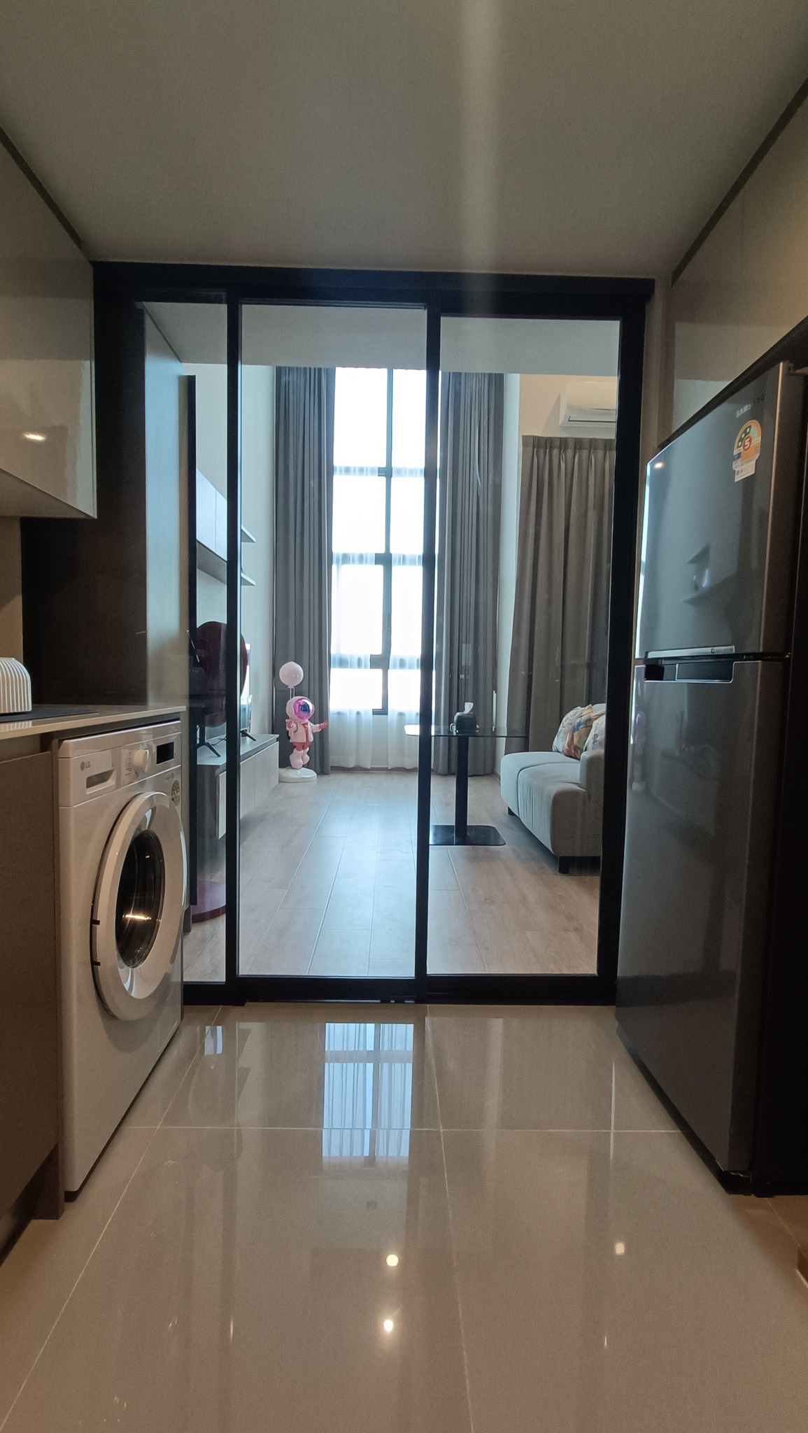 ให้เช่าคอนโด IDEO Rama 9 - Asoke (ไอดีโอ พระราม 9 - อโศก) โซนพื้นที่ MRT พระราม 9 ห้องแบบ Duplex 1ห้องนอน / 1ห้องน้ำ / โซนครัวปิด · ขนาดห้อง 37 ตรม. ชั้น 30