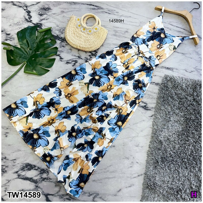 kudapy เดรสยาวสีครีม ชมพู ดำ ม่วง สายเดี่ยวไขว้สายด้านหลัง แต่งผ้าระบายและผ่าด้านข้าง มีซิปซ่อนด้านข้าง มีโบว์เส้นเล็กผูกเอวปรับระดับได้ งานผ้าไหมอิตาลี