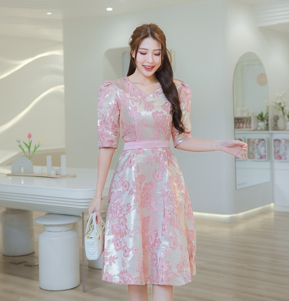 kudapy เดรสคอวี ผ้าทอปักลายดอกไม้ กระโปรงบานแขนยาวพอดีข้อศอก ไหล่จับจีบ