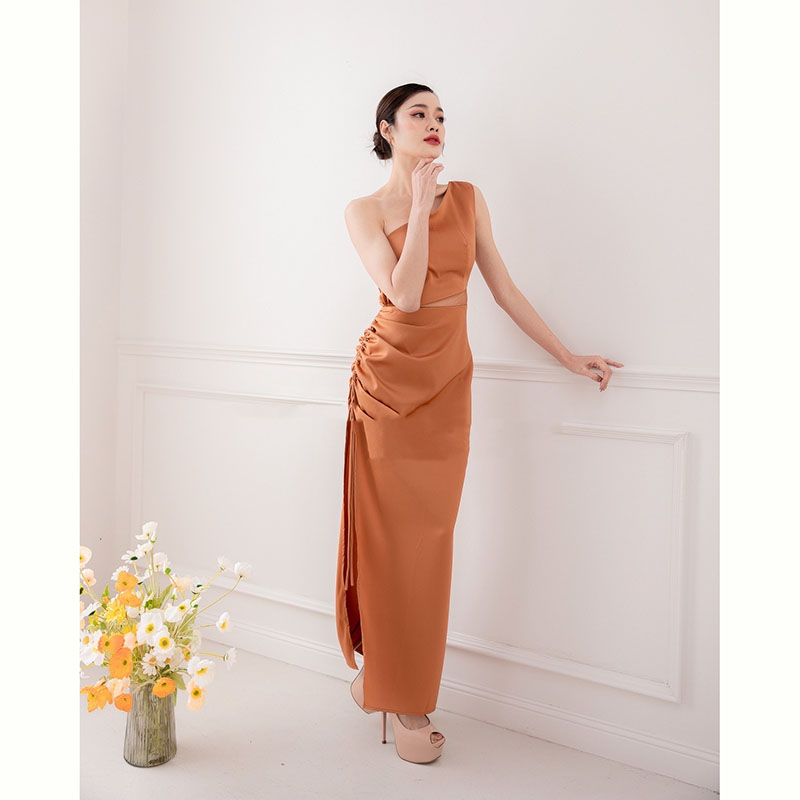 kudapy เดรสยาวน้ำตาลอิฐ / ชมพู / เขียว ดีเทลซีทรูคอดเข้าช่วงเอวบน ด้านข้างแหวกเป็นแบบรูดปรับระดับได้ตามชอบ