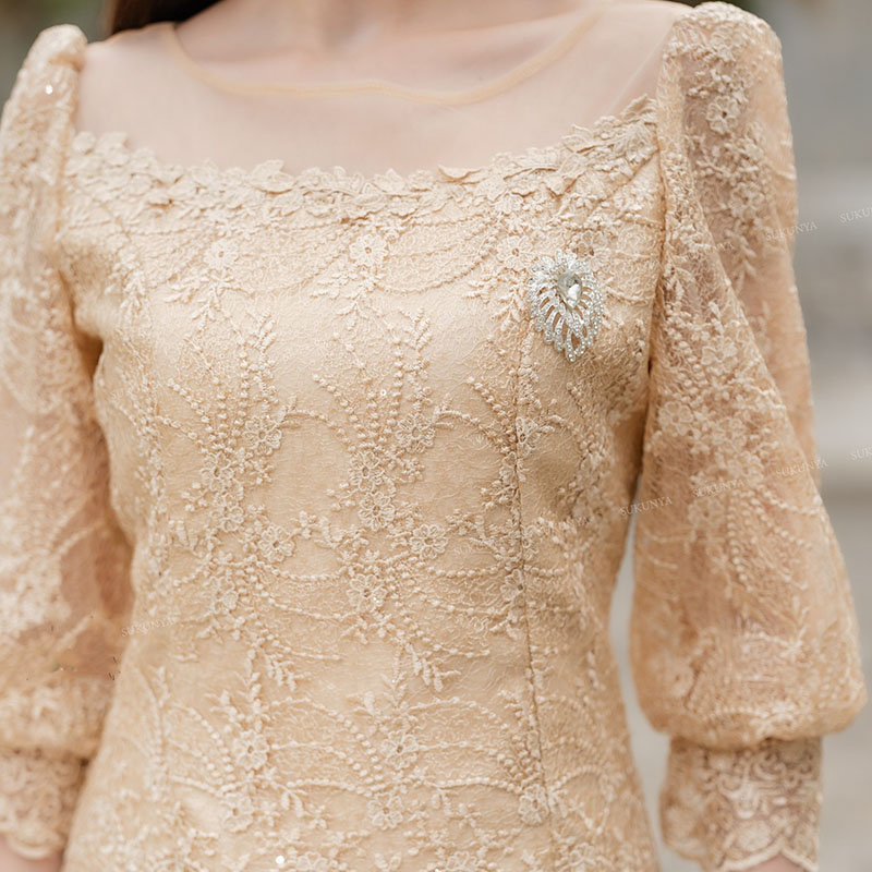 kudapy เดรสสั้นสีทอง/สีครีมทอง/สีชมพู ลูกไม้ทอปักวิ้งๆ เพิ่มความหรู ทรงคอปาดซีทรู ดีไซด์แขนบอลลูกเพิ่มผ้ามุ้งที่แขนป้องกันระคายผิว