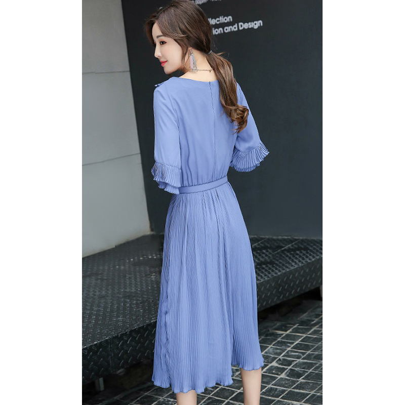 kudapy เดรสสั้นสีฟ้า คอกลม แขน3ส่วนปลายแขนระบาย2ชั้น ด้านหน้าตกแต่งด้วยระบายอัดพลีท2ข้าง