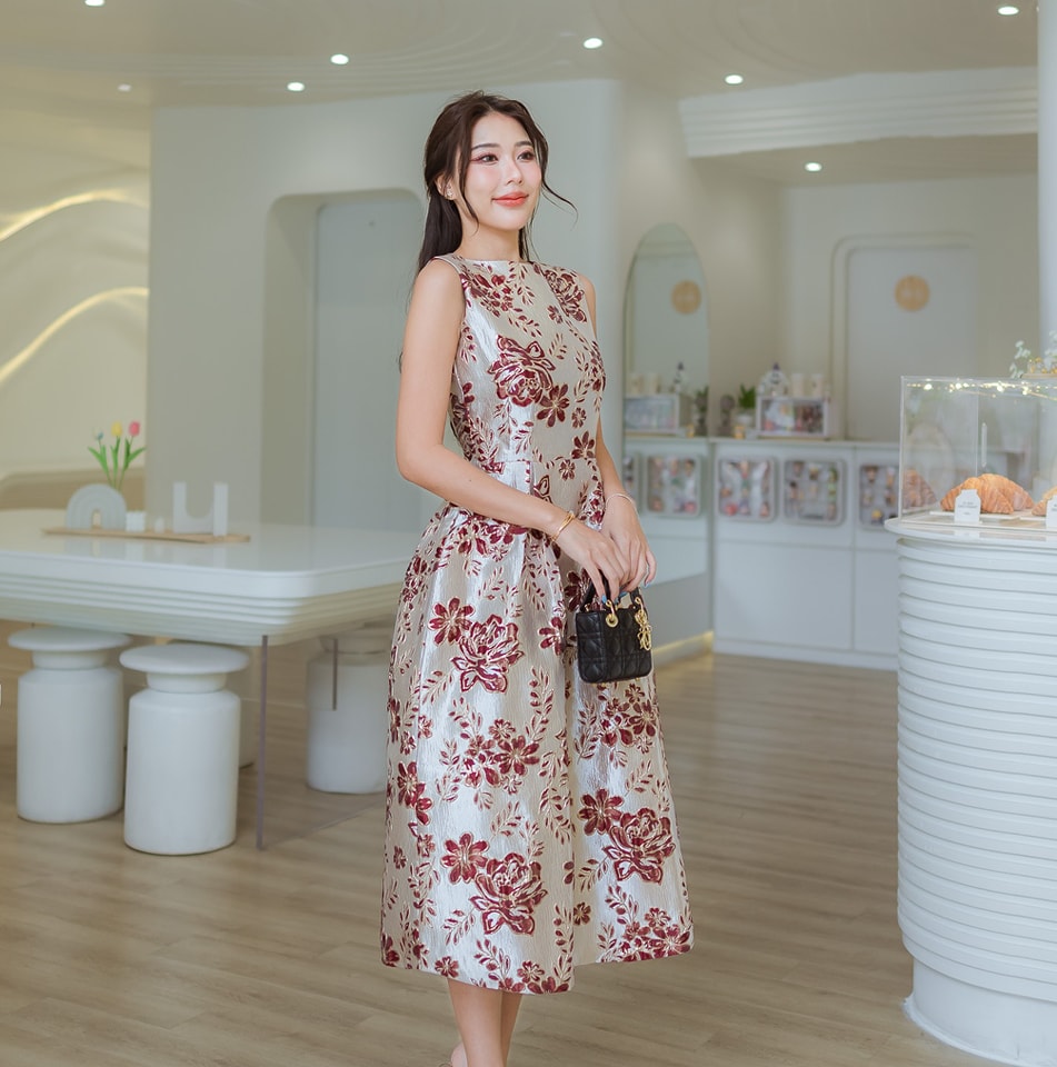 kudapy เดรสแขนกุดผ้าทอลาย ผ้า jacguard กระโปรบาน มาพร้อมเข็มขัดในชุด ที่จะใส่ หรือ ไม่ใส่ก็สวย