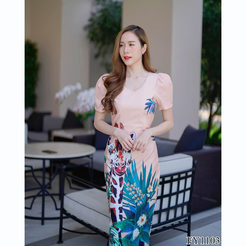 kudapy เดรสยาวสีชมพู/สีครีม ทรงเอคอวีแขนสั้น