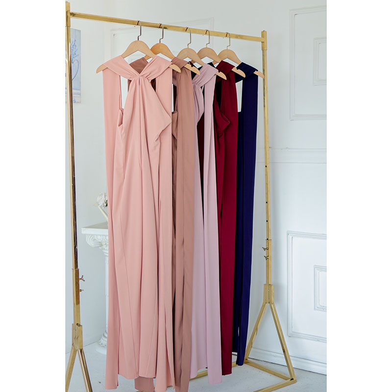 kudapy ชุดราตรีสุดแกลม ทรงเข้ารูป สายไขว่หน้าคล้องคอ ทิ้งชายยาว มีสายเดี่ยวจิ๋ว