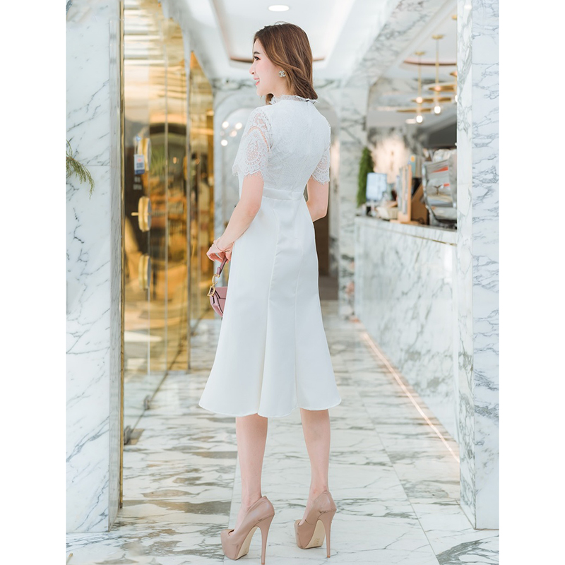 kudapy เดรสสั้นสีขาว ลูกไม้ตัวยาวกระดุมหน้าใส่สบายดูดี