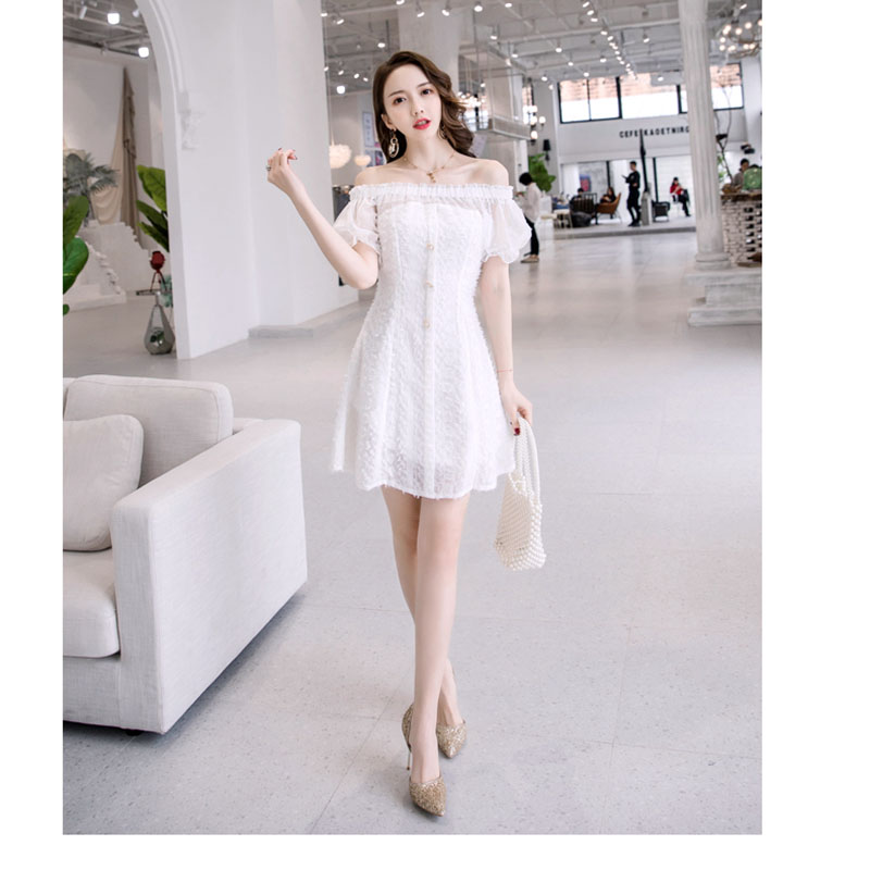 kudapy เดรสสั้นสีขาว ผ้าชีฟองขนปุยเบาๆ เปิดไหล่ แขนตุ๊กตา ชุดทรงปล่อย สวยดูดี