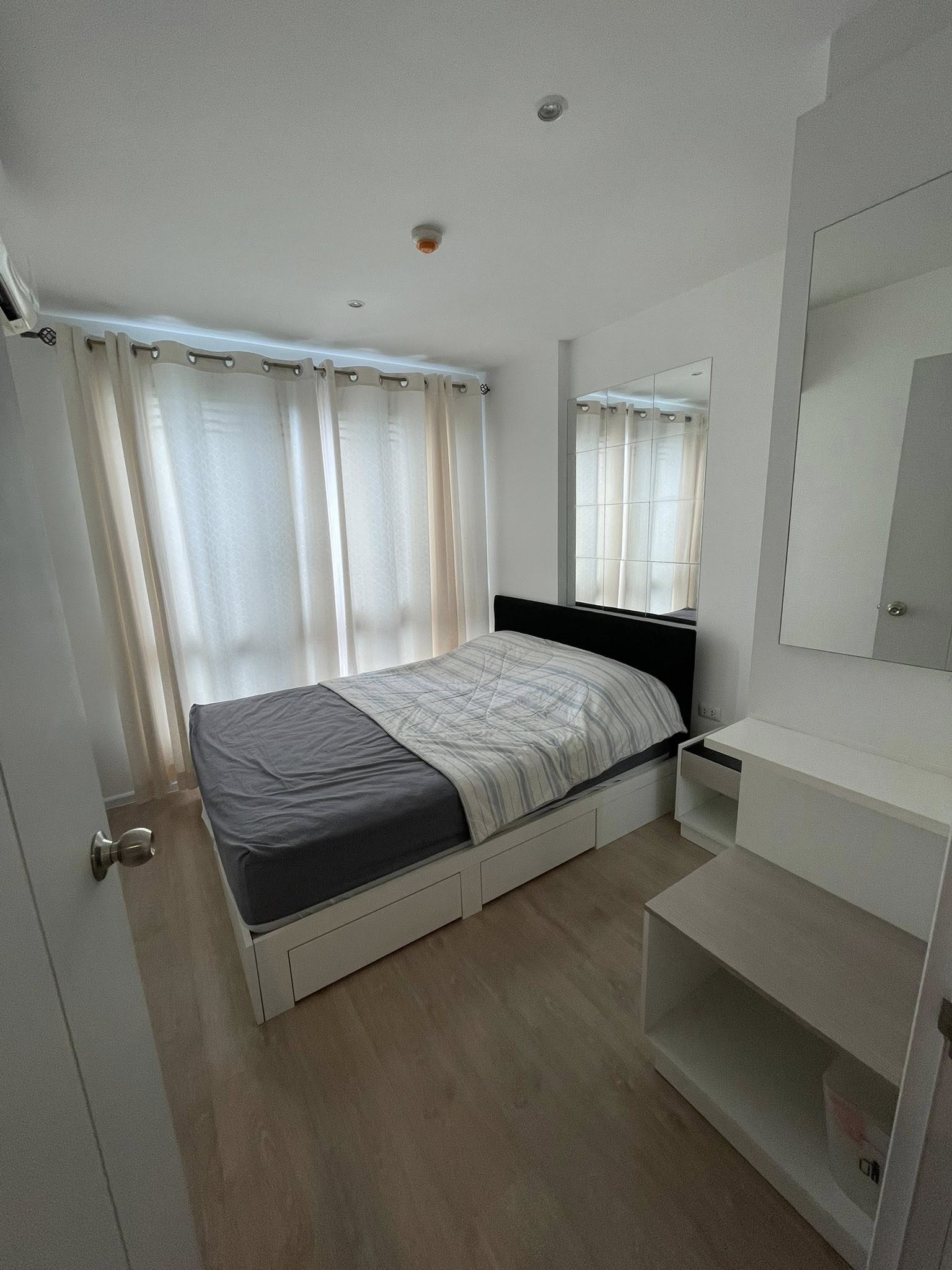 ให้เช่าห้องแบบ 1ห้องนอน 1ห้องน้ำ 1ครัวแยก โซนพื้นที่ เสรีไท รามคำแหง คอนโด iCondo Serithai Green Space (ไอคอนโด เสรีไทย กรีนสเปซ) Low Rise ขนาดห้อง 25 ตรม. ชั้น 4 ตึก A