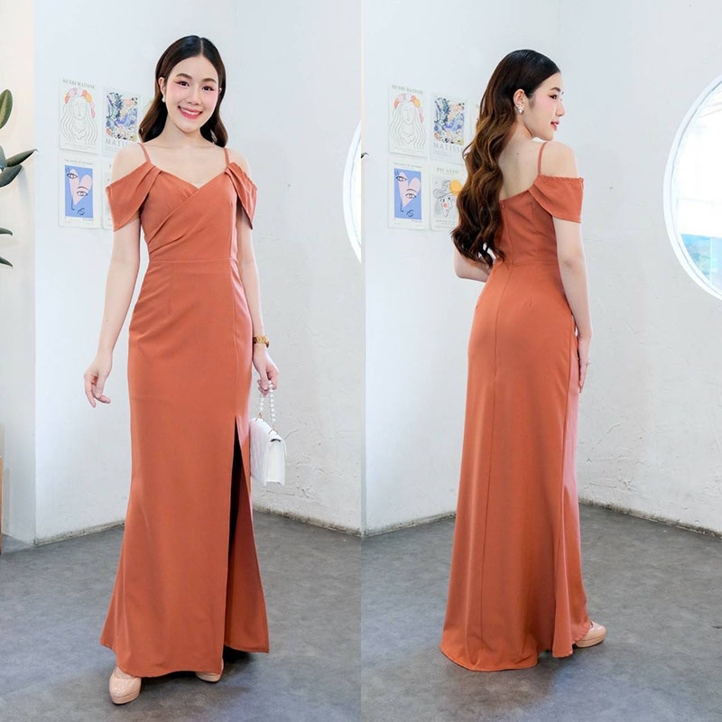 kudapy แม๊กซี่เดรสสายเดี่ยวสีชาไทย ครีมนู๊ด เขียวมิ๊นต์ ชมพูดัสตี้พิ้งค์ ไม่เสียวหลุดแต่งผ้าระบายปิดแขน อกป้าย เกาหลีมินิมอลสุดๆ เน้นเอวคอดใส่ผอมสวย กระโปรงผ่าหน้า