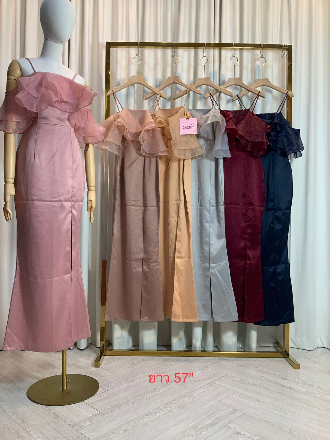 kudapy ชุดเดรสยาวสายเดี่ยวสีกรมท่า ,สีทอง ,สีโอวัลติน ผ้าซาร่าไม่ยืดนะคะ ระบายผ้าออแกนดี้2ชั้น