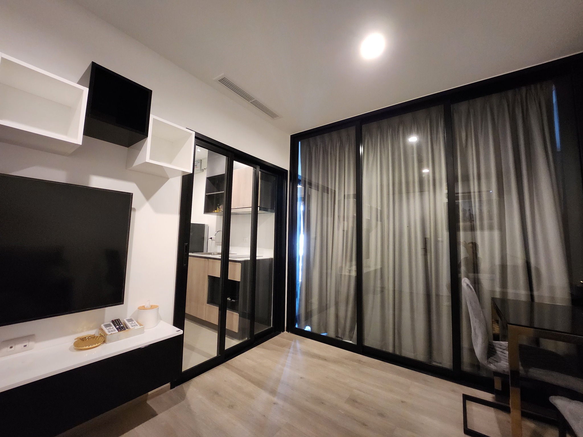 ห้องสวยๆมาแล้ว The Base Phetkasem (เดอะ เบส เพชรเกษม) ให้เช่าห้องน่าอยู่เฟอร์ครบ สอบถามแอด Line ID : Smile-easy