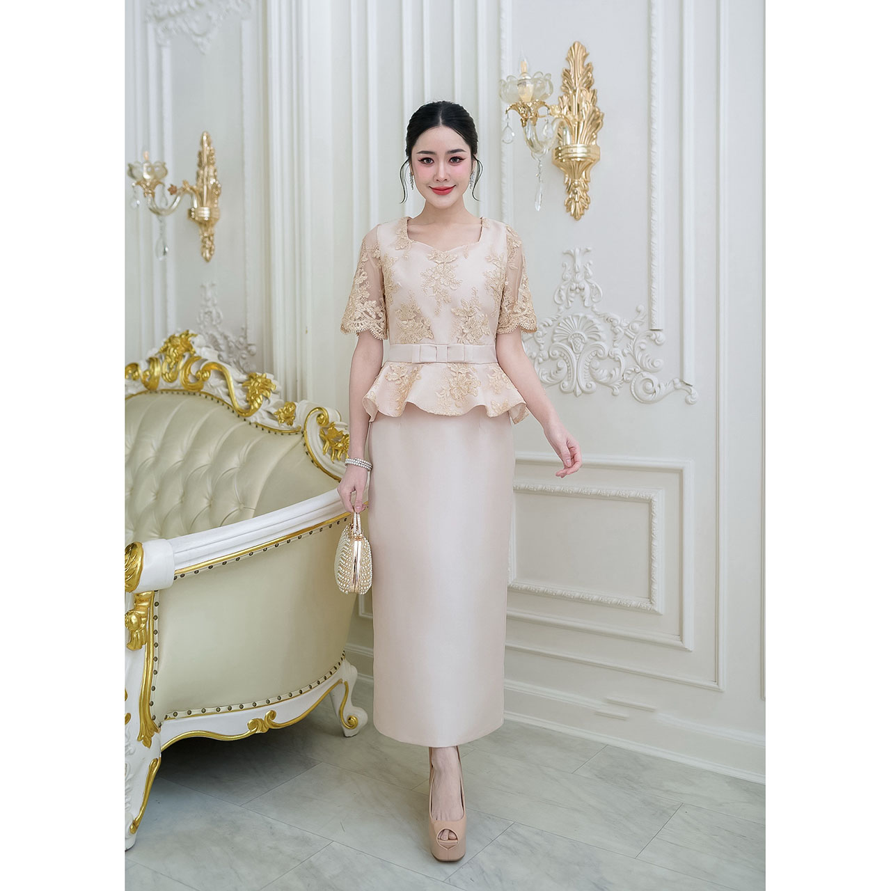 kudapy เดรสยาว ผ้าไหมทั้งชุด ด้านบนเป็นงานแต่งด้วยลูกไม้คอร์ด เดรสทรงสวยเป็นงานเอวระบายรอบตัวหน้าสั้นหลังยาว