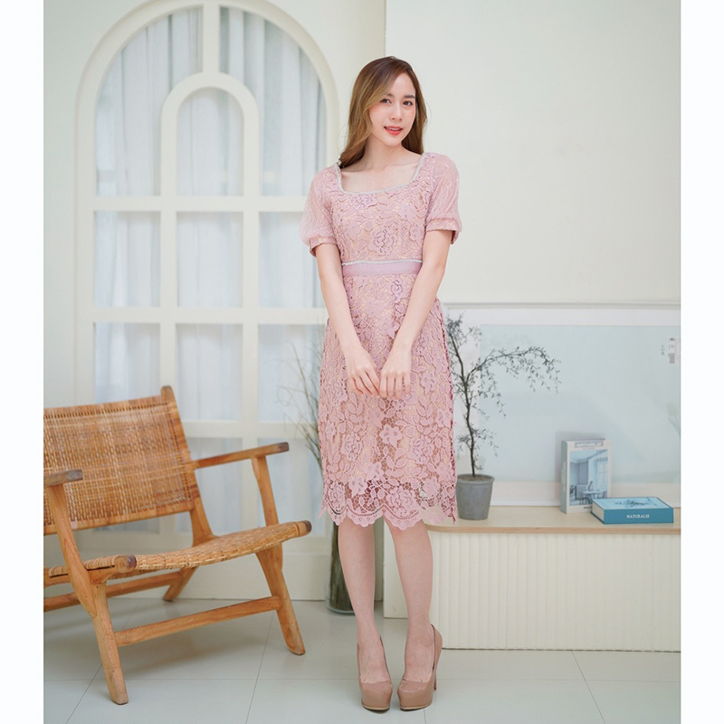 kudapy เดรสสั้นคอเหลี่ยมสีขาว/สีชมพู แขนตุ๊กตาผ้าลูกไม้ทั้งชุดสวยใส่สบายตัว