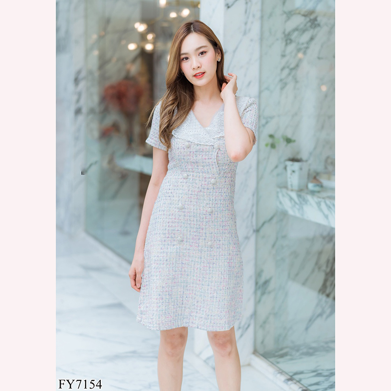 kudapy เดรสสั้นสีขาว/สีชมพู/สีฟ้า ผ้าชาแนลปกลูกไม้ สวยน่ารักใส่สบายตัว