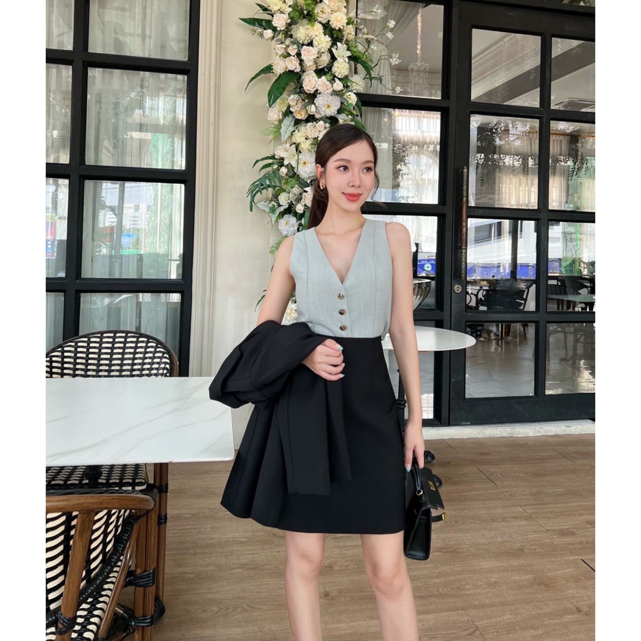 kudapy เสื้อสูท+กระโปรง ผ้าดีมากเว่อร์ ตัวเสื้อแต่งกระดุมด้านหน้า 4 เม็ด มีซับในทั้งตัว