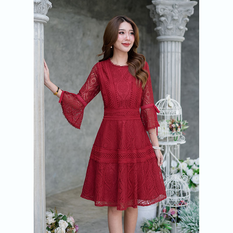 kudapy เดรสสั้นสีชมพูสี/แดง ลูกไม้กระโปรงบาน แต่งแทบลูกไม้คาดเพื่อความสวยงามทั้งชุด