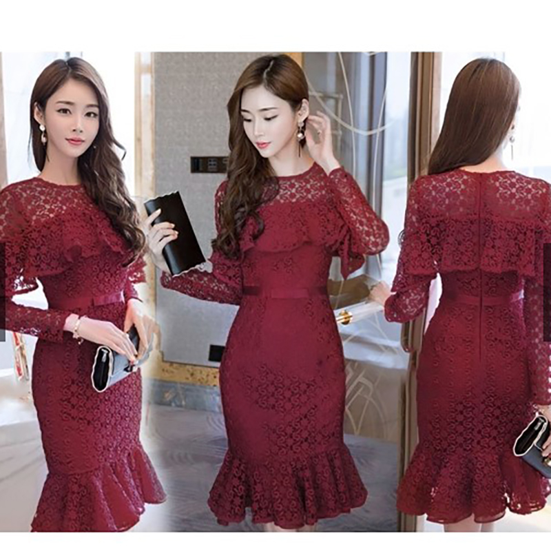 kudapy เดรสสั้นสีแดง ลูกไม้แขนยาว ไหล่ซีทรูแต่งระบายรอบอก เอวเย็บแต่งโบว์